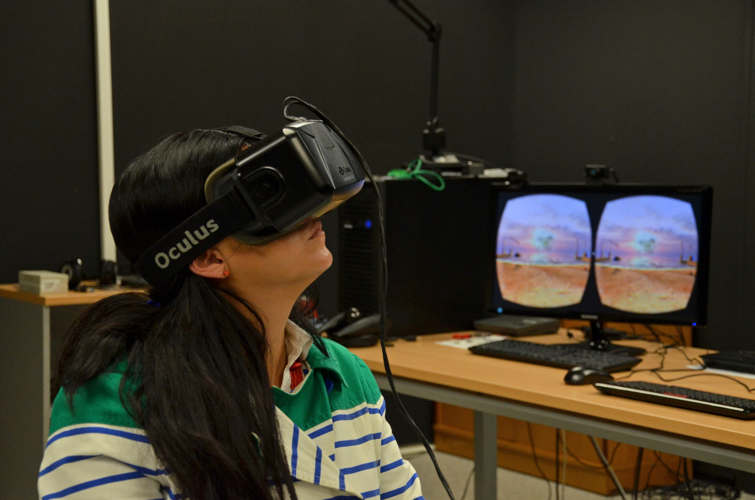 Student using virtual reality glasses